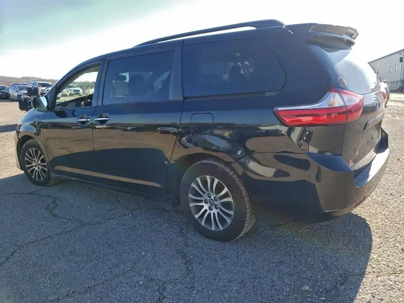 2019 TOYOTA SIENNA XLE  