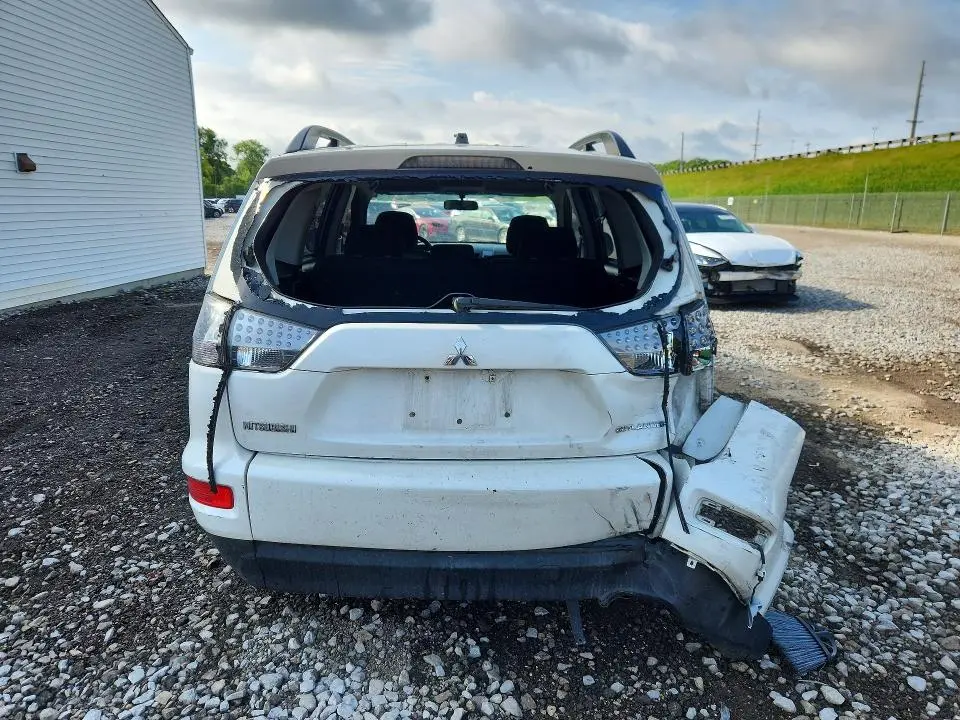 2010 MITSUBISHI OUTLANDER ES  