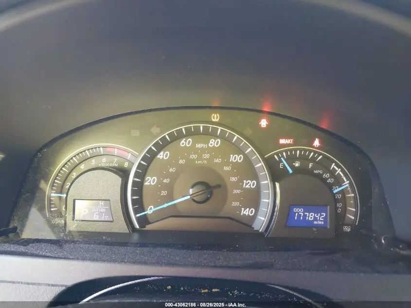 2013 TOYOTA CAMRY LE