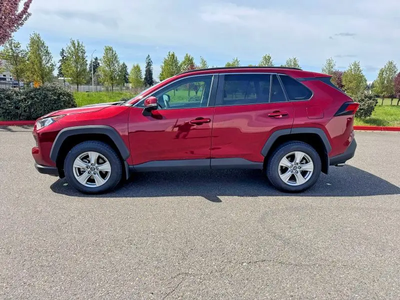 2020 TOYOTA RAV4 XLE  