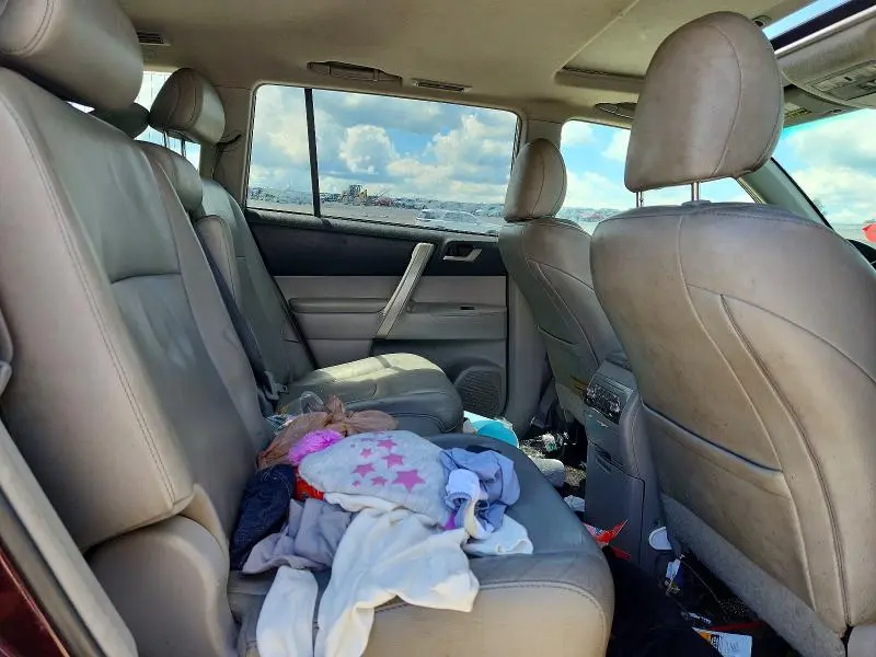 2012 TOYOTA HIGHLANDER SE  