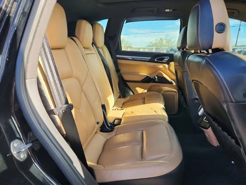 2016 PORSCHE CAYENNE   