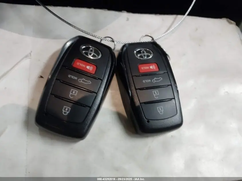 2025 TOYOTA COROLLA CROSS XLE