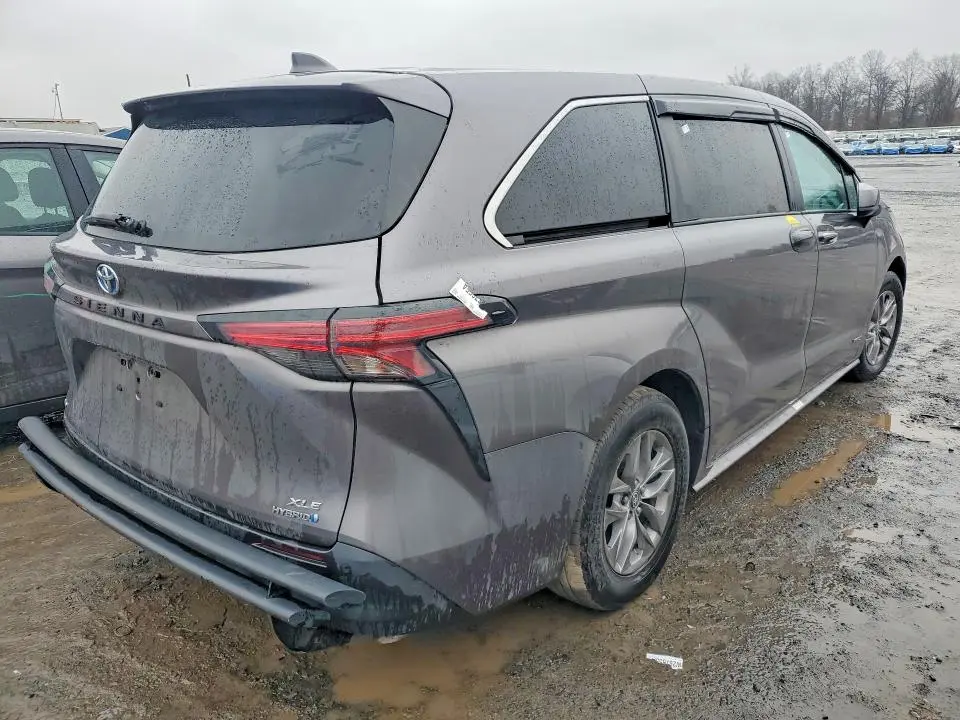 2021 TOYOTA SIENNA   