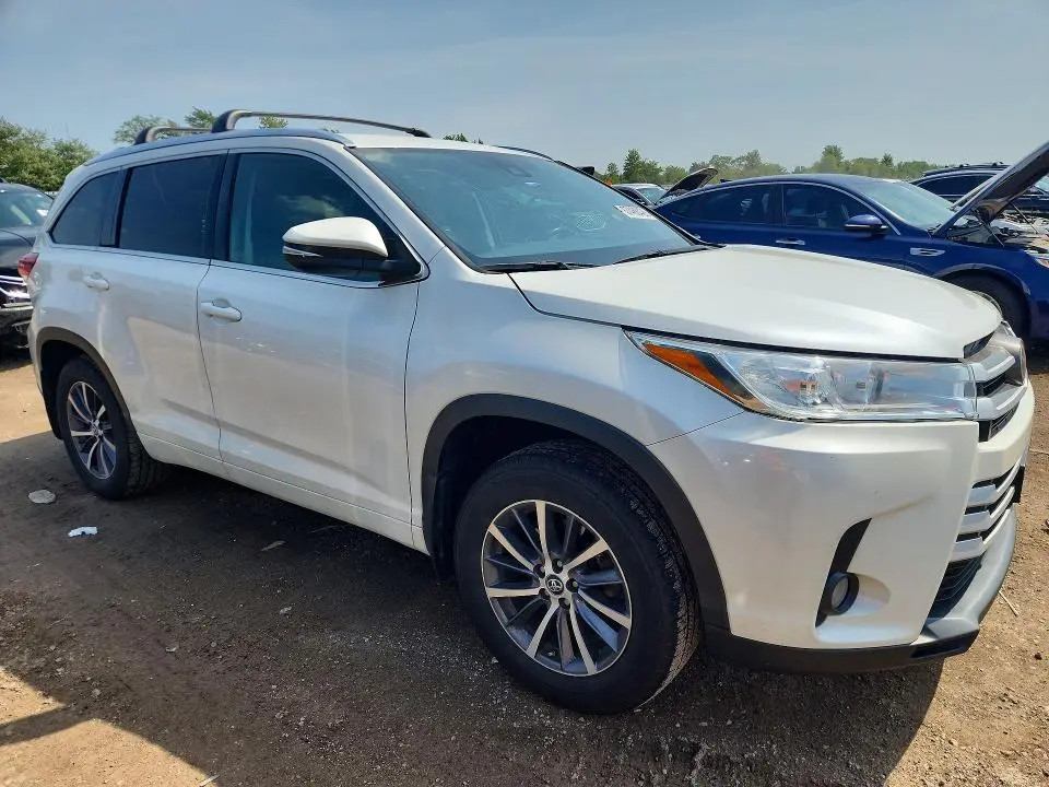 2017 TOYOTA HIGHLANDER XLE  