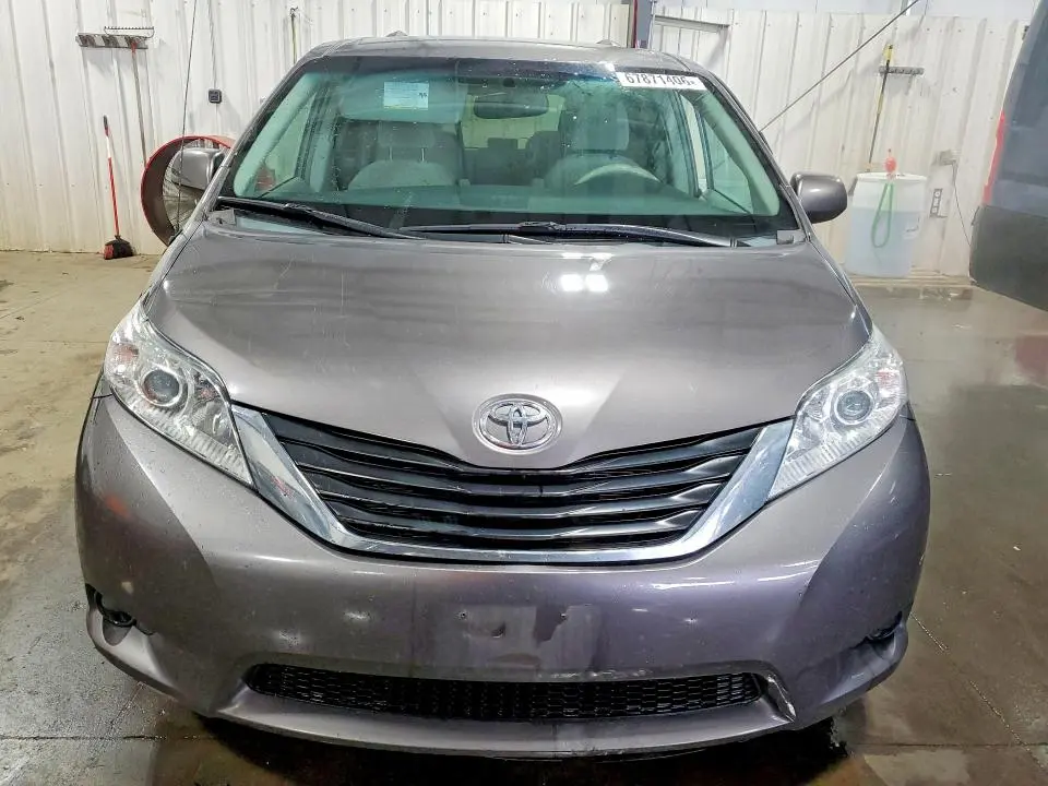 2013 TOYOTA SIENNA LE  