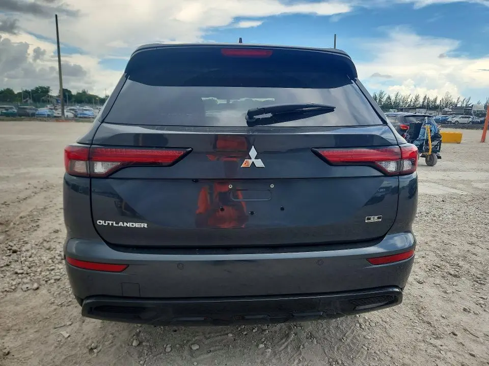 2024 MITSUBISHI OUTLANDER SE  