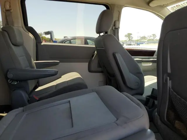2010 CHRYSLER TOWN & COUNTRY TOURING  