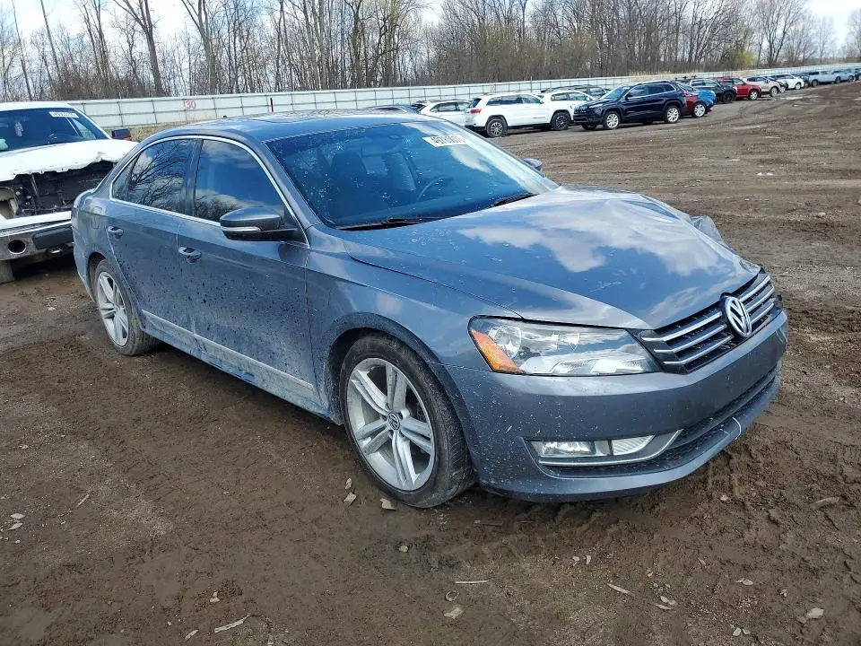 2013 VOLKSWAGEN PASSAT SE  