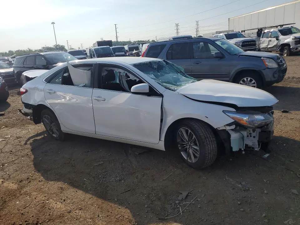 2016 TOYOTA CAMRY SE  