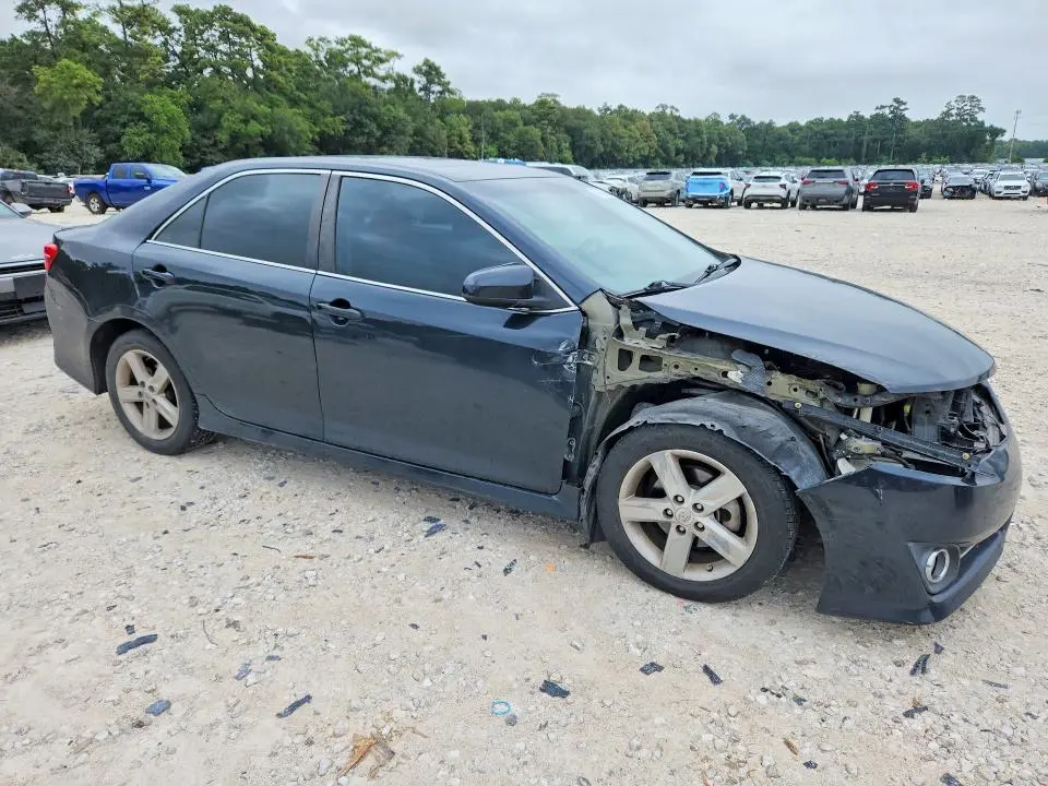 2014 TOYOTA CAMRY SE  