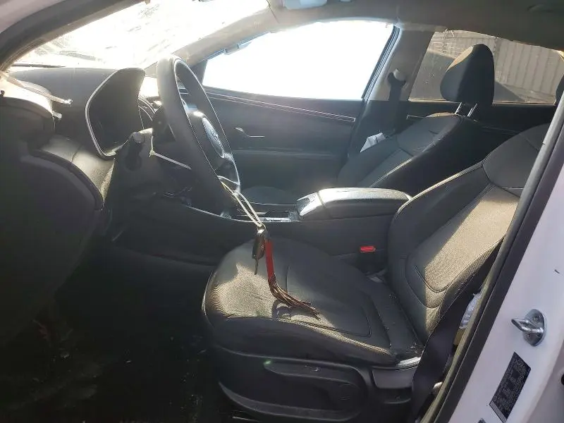 2022 HYUNDAI TUCSON SE  