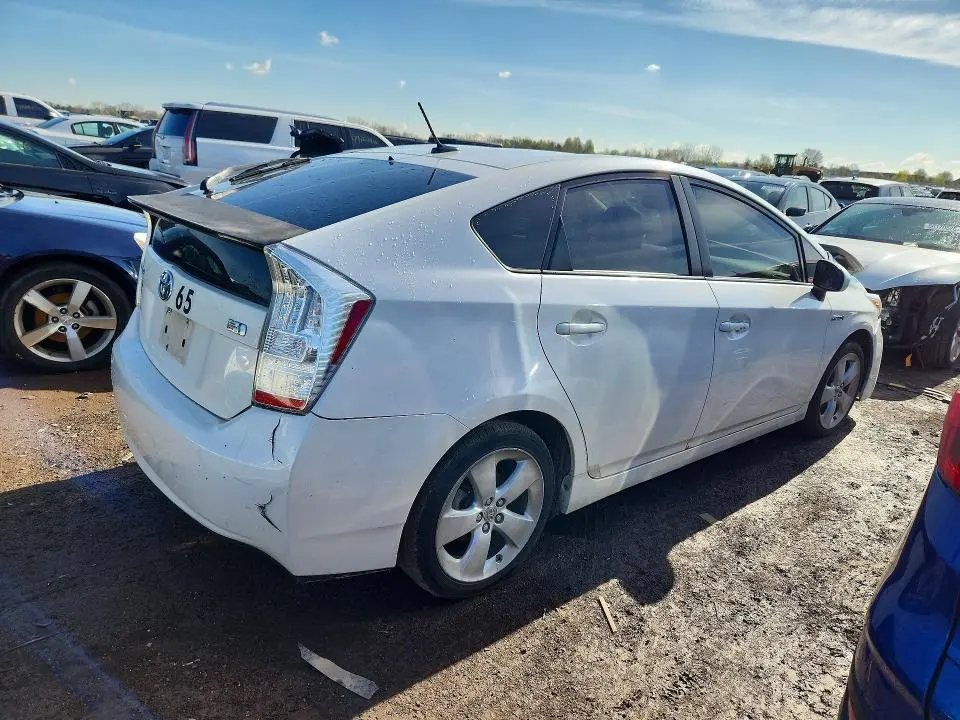 2010 TOYOTA PRIUS V  