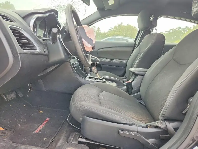 2013 DODGE AVENGER SE  