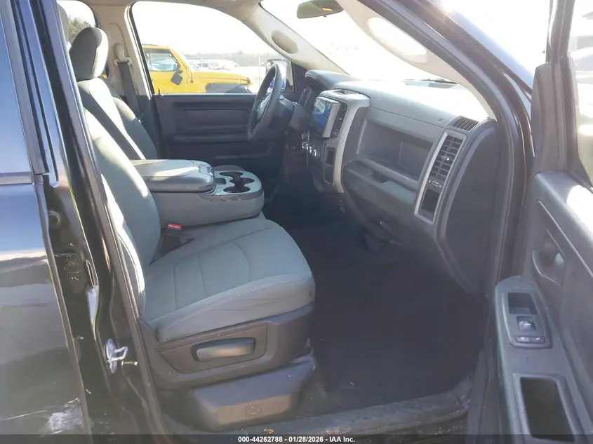 2017 RAM 1500 TRADESMAN  4X2 6'4 BOX