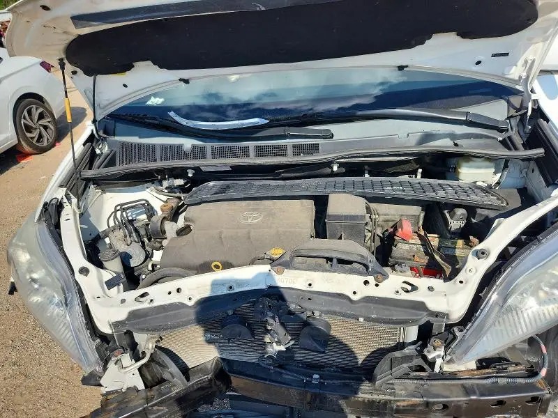 2015 TOYOTA SIENNA LE  