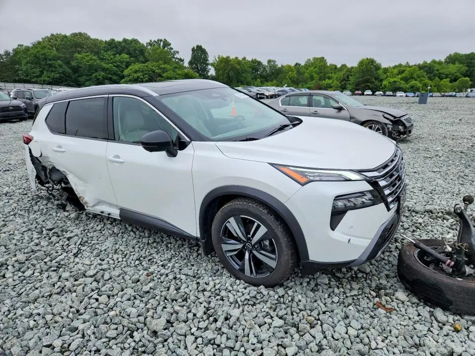2024 NISSAN ROGUE SL  
