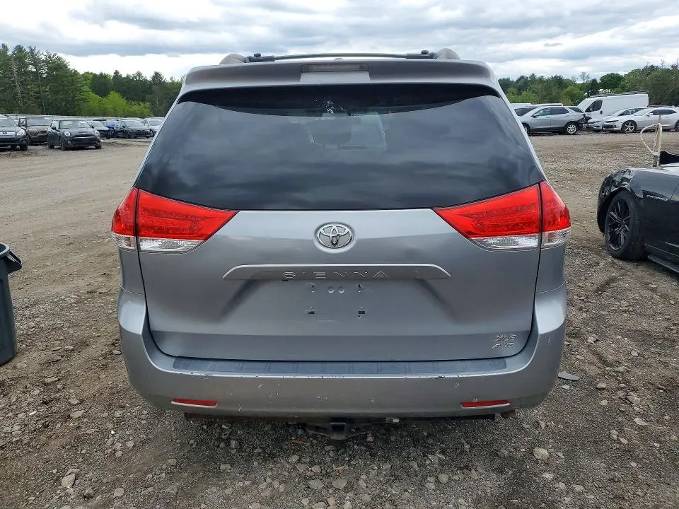 2014 TOYOTA SIENNA XLE 7-PASSENGER  