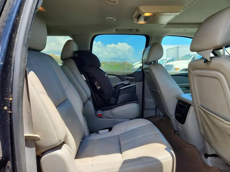 2011 CHEVROLET SUBURBAN K1500 LT  