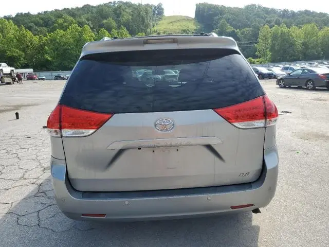 2011 TOYOTA SIENNA XLE  