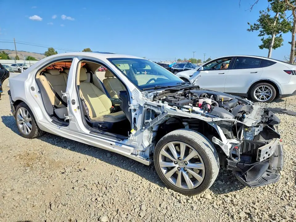 2016 LEXUS IS 200T  
