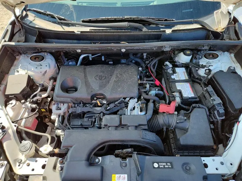 2021 TOYOTA RAV4 XLE  