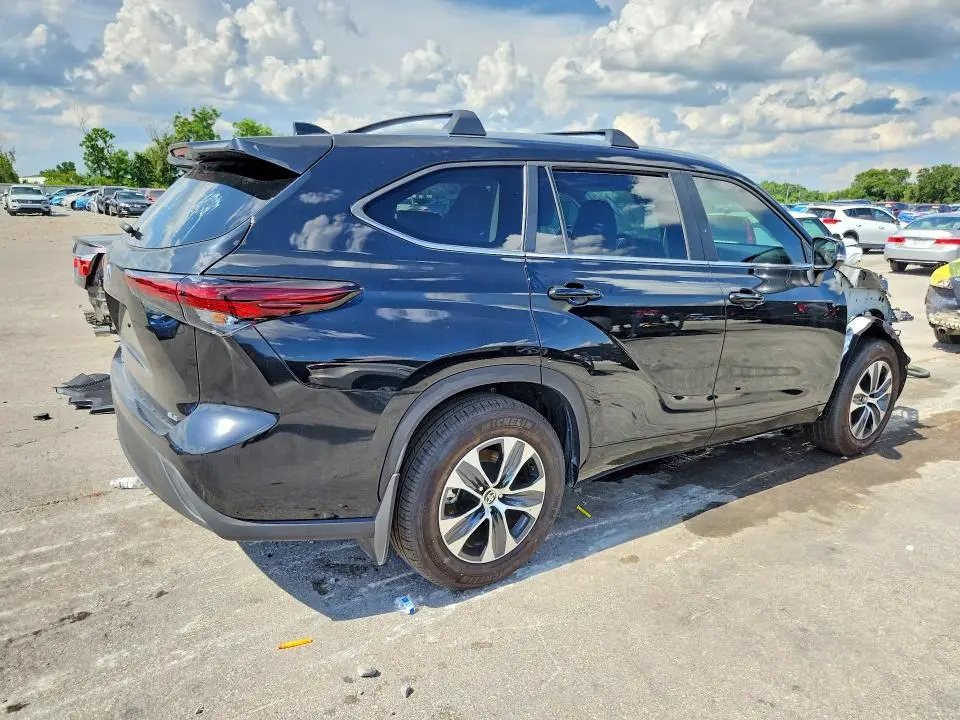 2025 TOYOTA HIGHLANDER XLE  