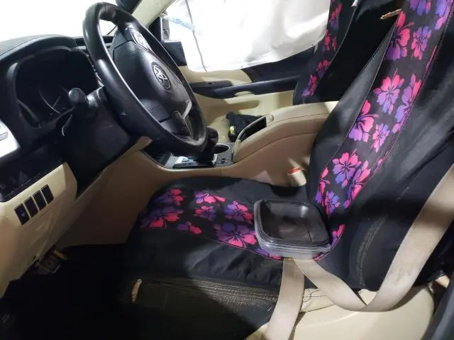 2018 TOYOTA HIGHLANDER SE  