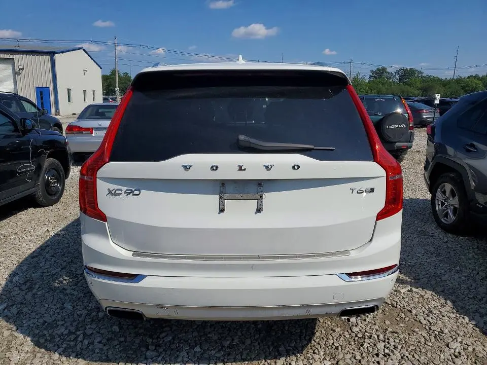 2017 VOLVO XC90 T6  
