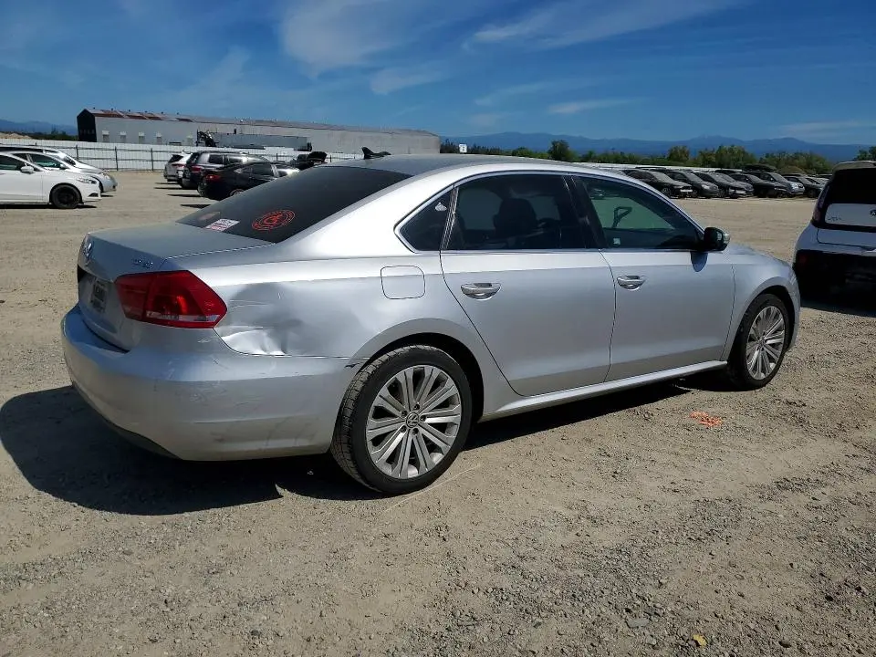 2015 VOLKSWAGEN PASSAT SE  