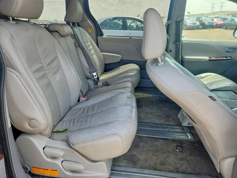 2011 TOYOTA SIENNA XLE 8-PASSENGER  