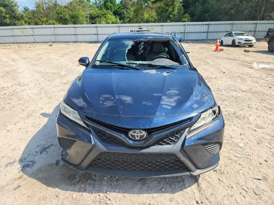 2019 TOYOTA CAMRY SE  