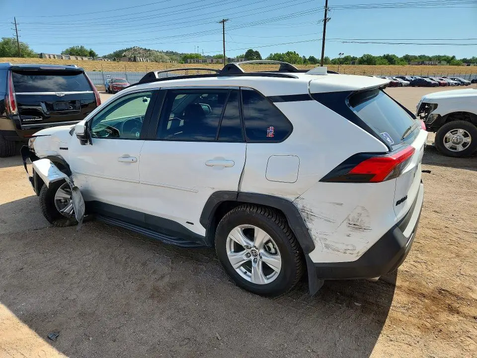 2021 TOYOTA RAV4 XLE  