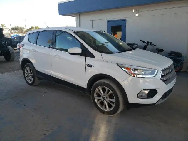 2019 FORD ESCAPE SE  