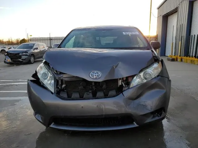 2016 TOYOTA SIENNA XLE  