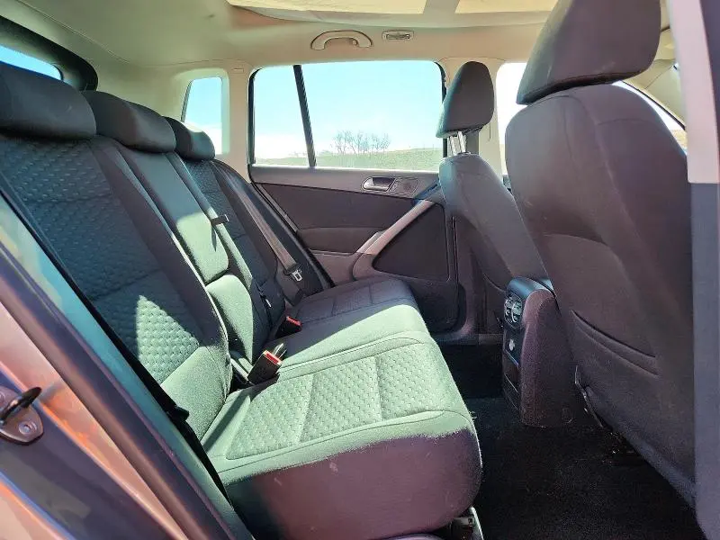 2010 VOLKSWAGEN TIGUAN SE  