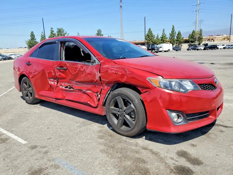 2014 TOYOTA CAMRY SE  