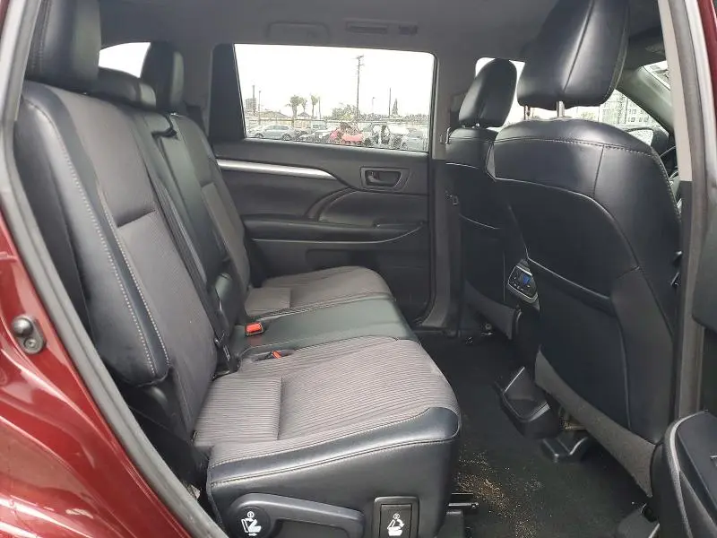 2017 TOYOTA HIGHLANDER LE  