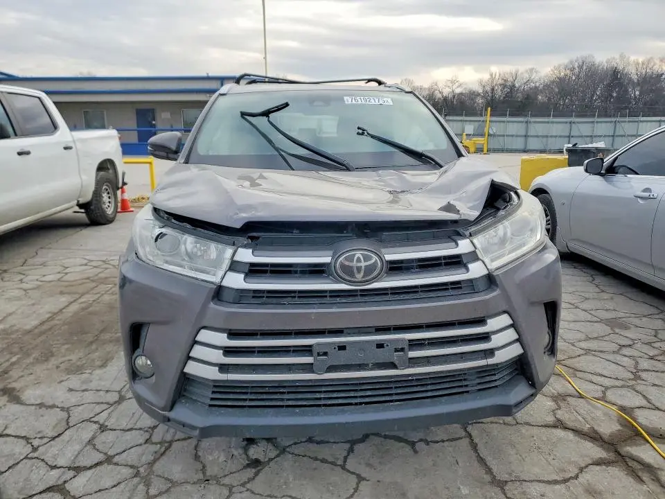 2017 TOYOTA HIGHLANDER XLE  