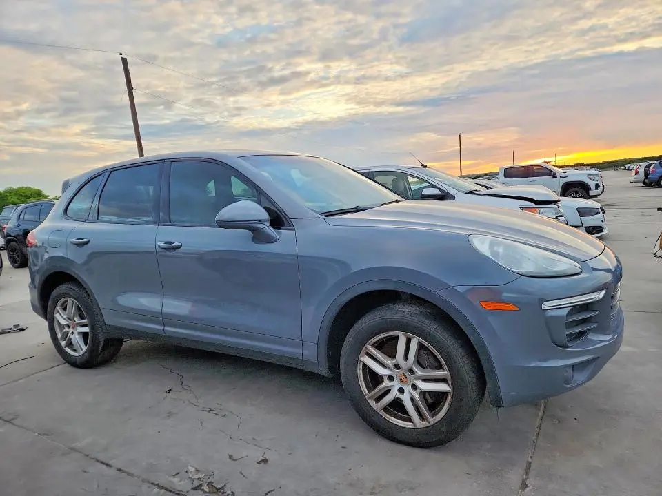 2017 PORSCHE CAYENNE   
