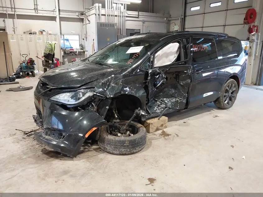 2019 CHRYSLER PACIFICA LIMITED