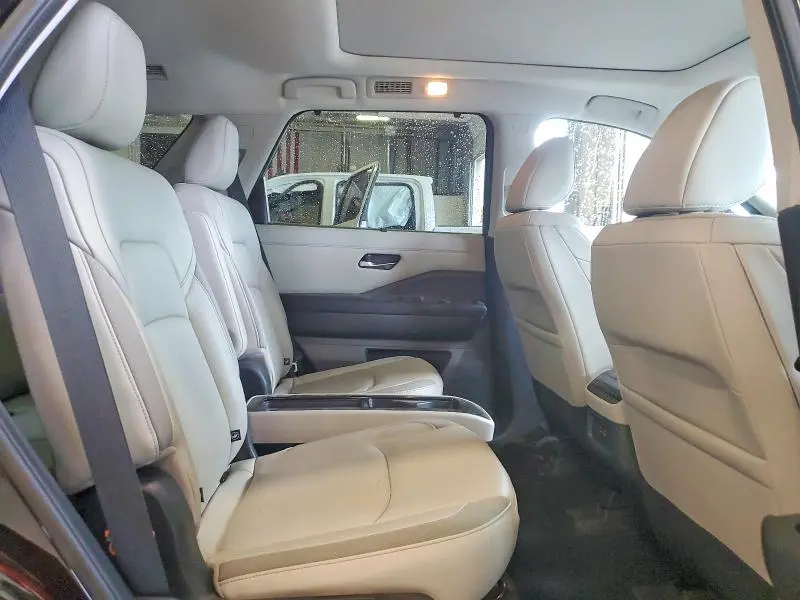 2022 NISSAN PATHFINDER SL  