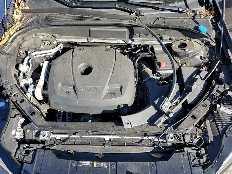 2021 VOLVO XC60 T5 R-DESIGN  