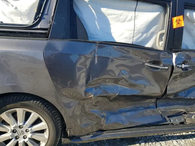 2016 TOYOTA SIENNA XLE  