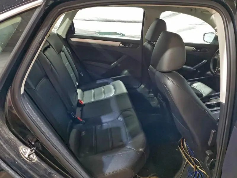 2013 VOLKSWAGEN PASSAT SE  