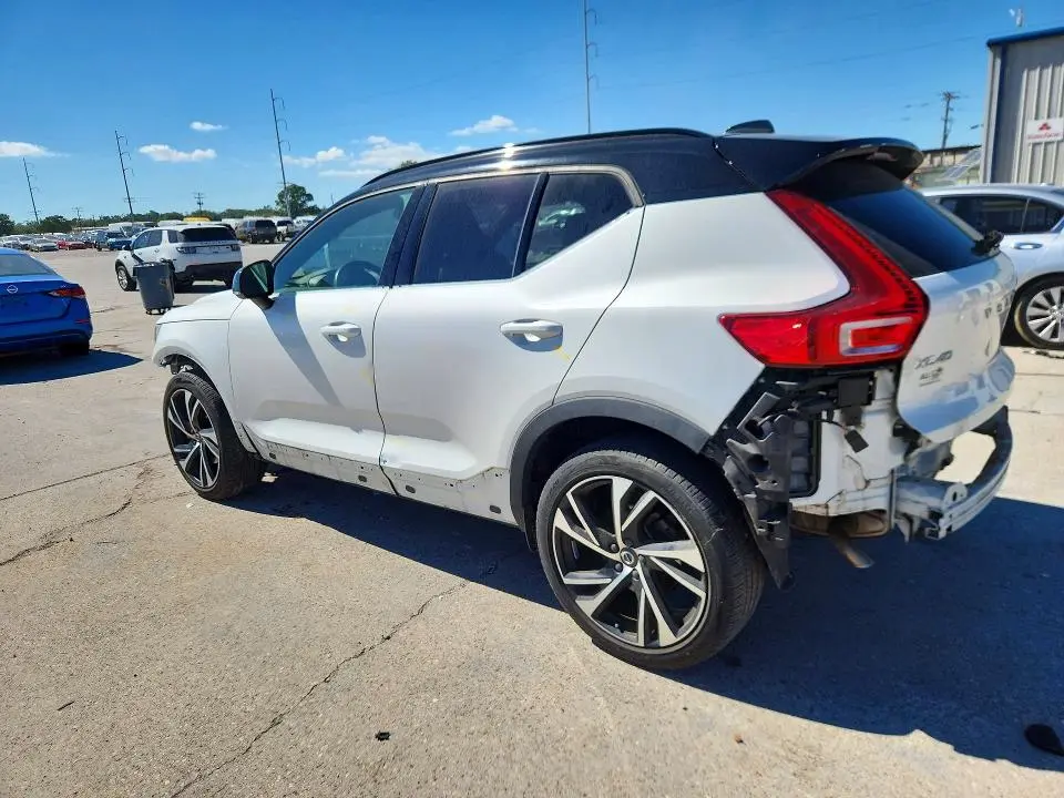 2021 VOLVO XC40 T5 R-DESIGN  
