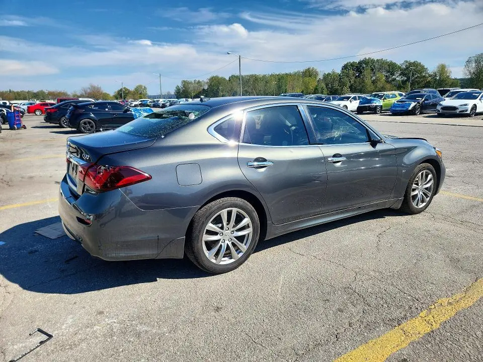 2015 INFINITI Q70 3.7  