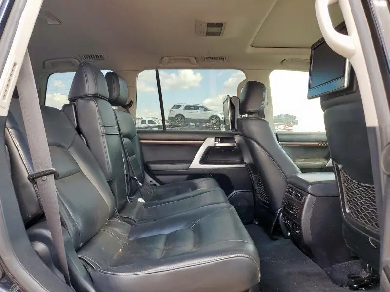 2016 TOYOTA LAND CRUISER   