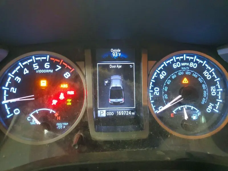 2020 TOYOTA TACOMA SR5 V6  