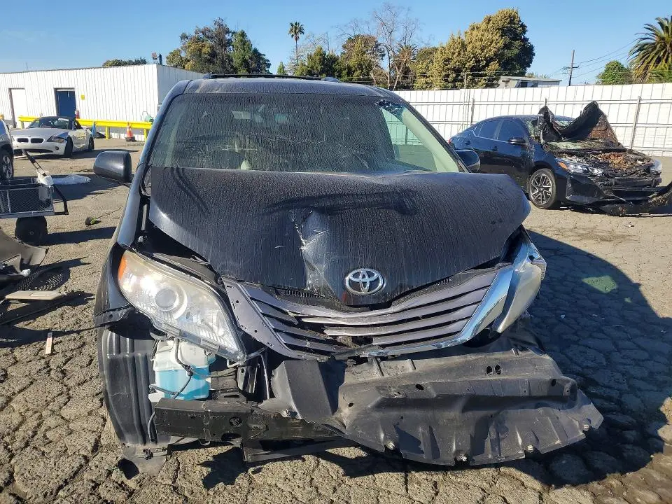 2017 TOYOTA SIENNA XLE 7-PASSENGER  